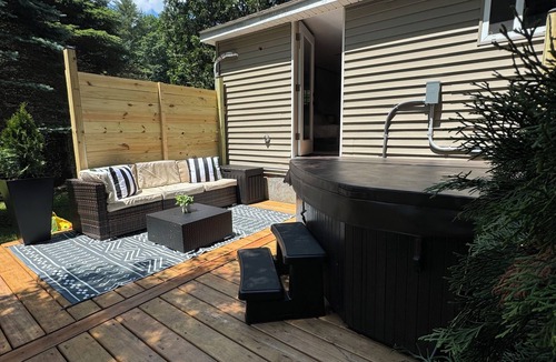 Thornton Cabin | Cabin W/Private Hot Tub~ Pet Friendly NEar Loon Mtn, Waterville & OWls NEst Rst