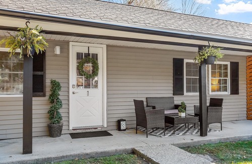 Thornton Cabin | Cabin W/Private Hot tub,PetFriendly, Fire pit 10min Loon mtn & owls Nest Resort