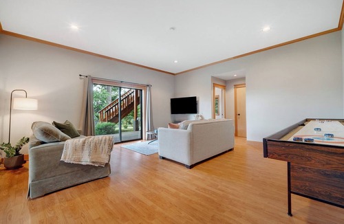 Salt Spring Island House | Cabin with Sauna & Cold Plunge, 8 people + kids