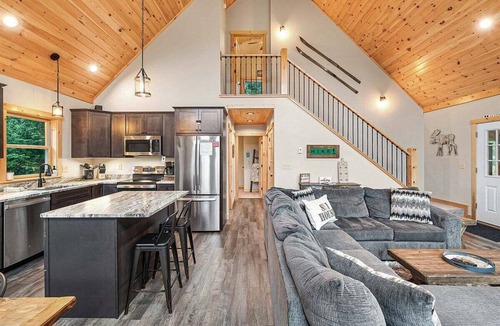 Sunday River Area Ski Chalet | Camp Mt. Will - w/Fireplace and Hot Tub!