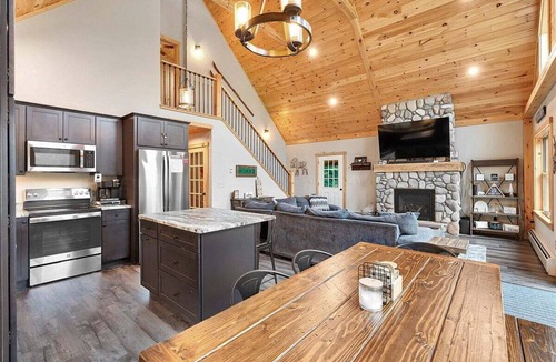 Sunday River Area Ski Chalet | Camp Mt. Will - w/Fireplace and Hot Tub!