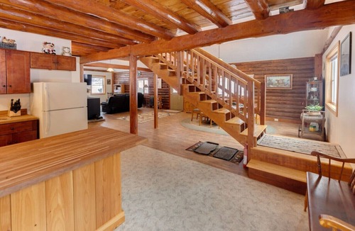 Campton House | Campton Log Cabin- Close to it all!