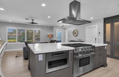 Harbor Village Villa | Canal Side 3 BR Villa W/Heated Pool 5 min to Pier
