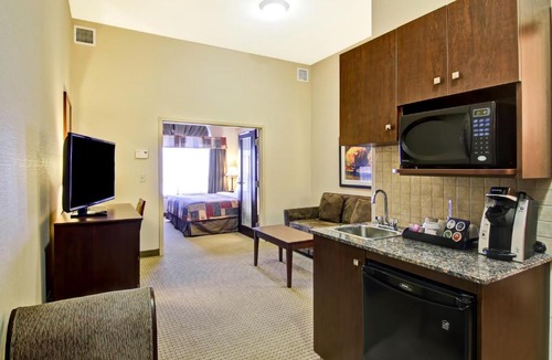 Camrose Hotel | Canalta Hotel Camrose