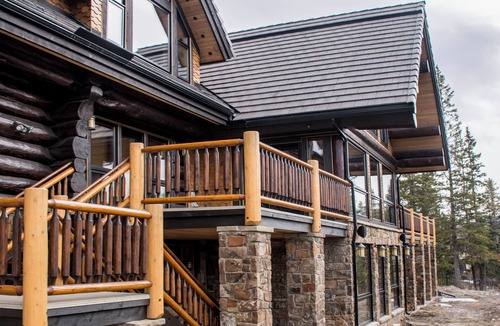 Cougar Creek House | Canmore Mountain Lodge, Bed & Breakfast with Stunning Views