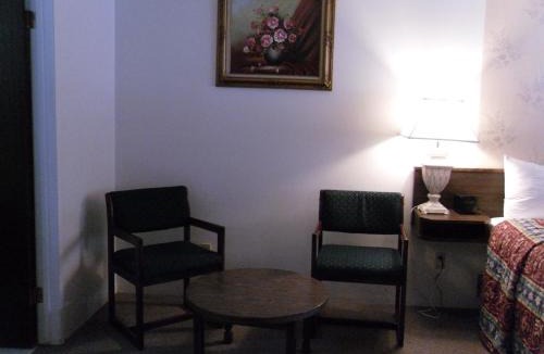 Boston Bar Hotel | Canyon Alpine Motel