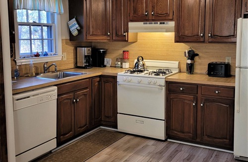 East Harwich House | Cape Cod Comfortable House Awaits!