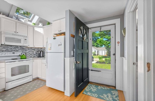 Chatham Cottage | Cape Cod Cottage near Beaches & Downtown