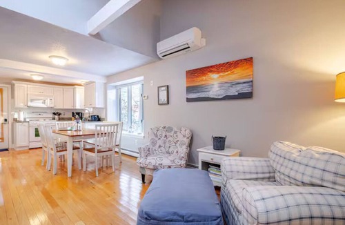 Fells Pond House | Cape Cod Retreat. Near Beaches and Amazing Pond