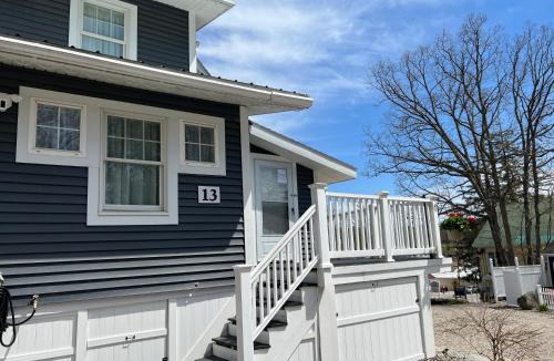 Wolfeboro Apartment | Caretakers Apartment-Split level Full Bed with European Bath Pet Friendly fee applies