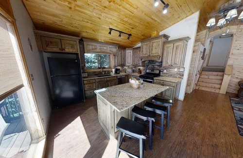 Red River House | Caribel Trail Lodge - In Town -