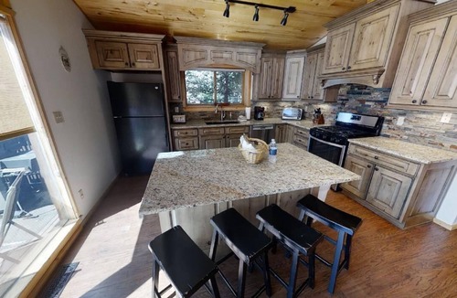 Red River House | Caribel Trail Lodge - In Town -