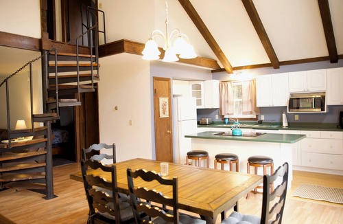 Hinesburg House | Carly Brook Home~ Large Country Getaway~ Sleeps Many~ Ski areas