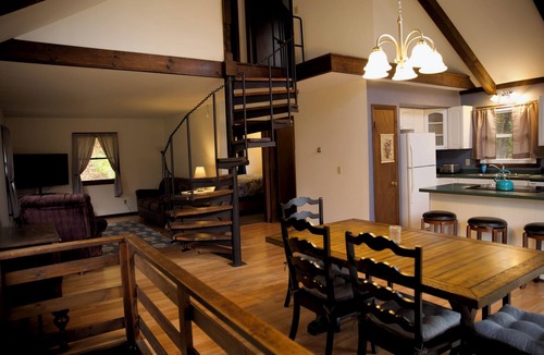 Hinesburg House | Carly Brook Home~ Large Country Getaway~ Sleeps Many~ Ski areas