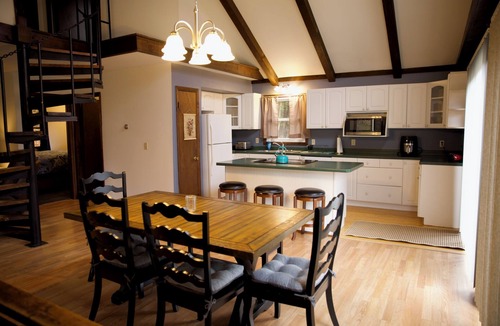 Hinesburg House | Carly Brook Home~ Large Country Getaway~ Sleeps Many~ Ski areas