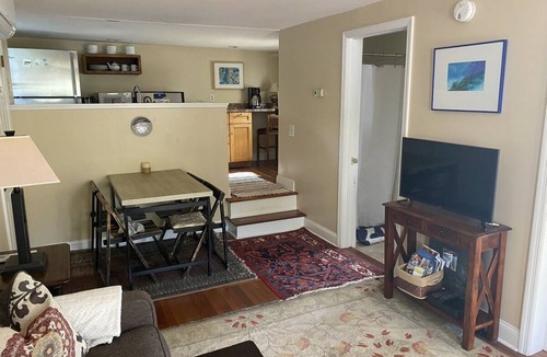 South End Apartment | Carriage House Apt - Walk @ Bike To Everything Historic South End of BTV