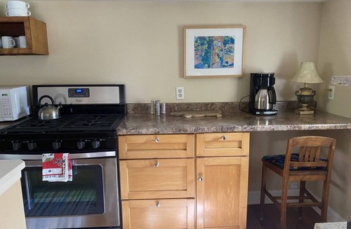 South End Apartment | Carriage House Apt - Walk @ Bike To Everything Historic South End of BTV