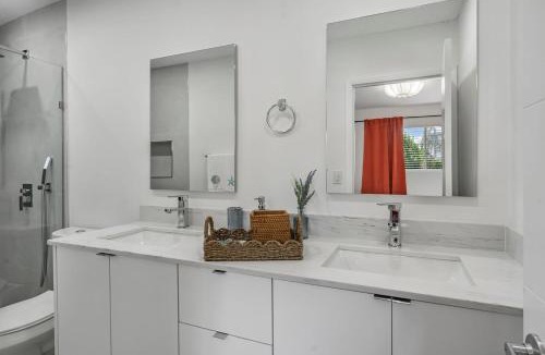 Lighthouse Point Villa | Casa Blanca Lighthouse Point with 3 BR with Pool