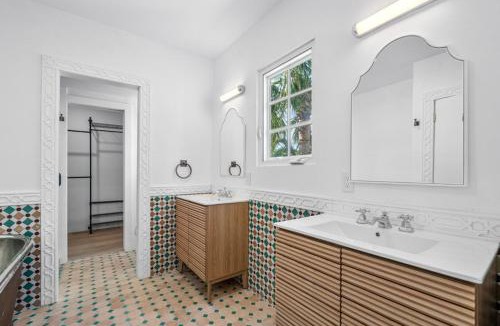 Old Northwood Villa | Casa Blanca