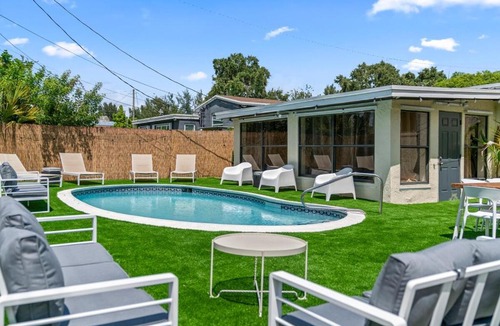 Hallandale Beach Villa | Casa Christina I 5 Min To Beach I Tropical Pool