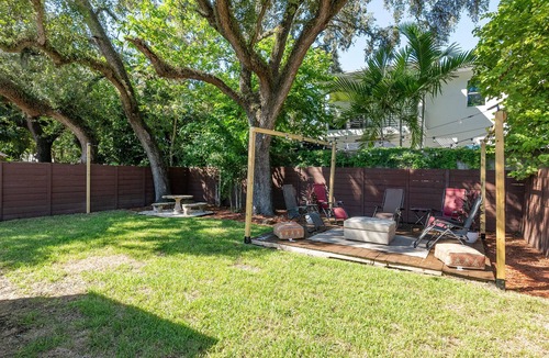 Southwest Coconut Grove House | Casa de Coco - 2 BDR/1BTH CLOSE TO BRICKELL, WYNWOOD, & SOUTH BEACH