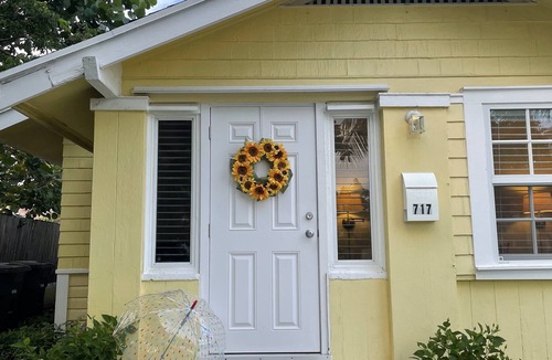 Grandview Heights House | Casa Gialla: Entire House in West Palm Beach, minutes to Downtown & Palm Beach!