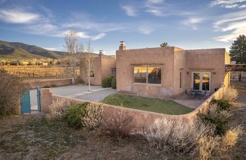 Taos House | Casa Monte Vista - Dream Getaway centrally located for easy access to all things fun