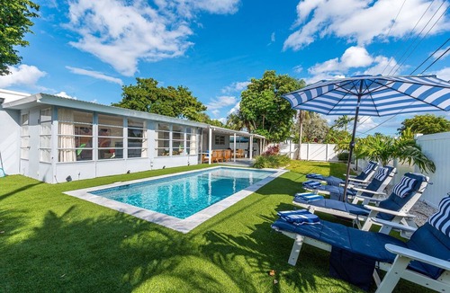 Garden Isles Villa | Casa Palm Serenity I Pool | Mins to the Beach!