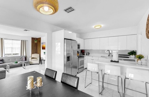 Hallandale Beach House | Casa Playa | 10 min to Beach