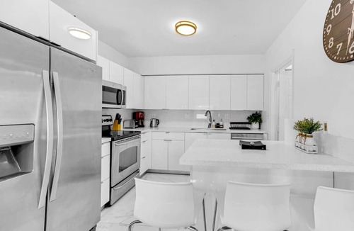 Hallandale Beach House | Casa Playa - 8 min to beach