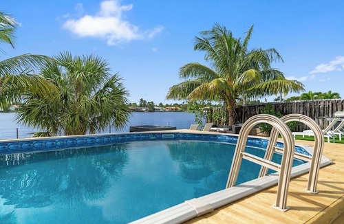 Highland Lakes Villa | Casa santorini - waterfront w/pool