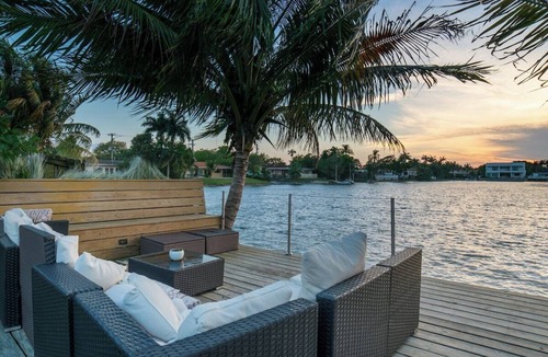 Highland Lakes Villa | Casa santorini - waterfront w/pool