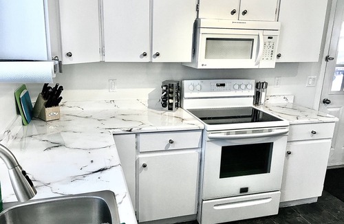 Vernon House | Casa Sol: gorgeous 6 bdrm lakeview home - pool hot tub, close to beach & pet ok!