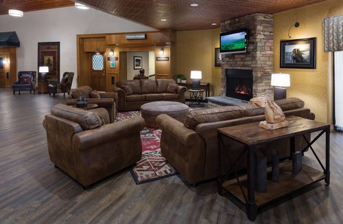 Casper House | Casper Getaway! 2 Convenient Units, Free Breakfast, Indoor Pool, Bar