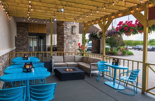 Casper House | Casper Getaway! 2 Convenient Units, Free Breakfast, Indoor Pool, Bar