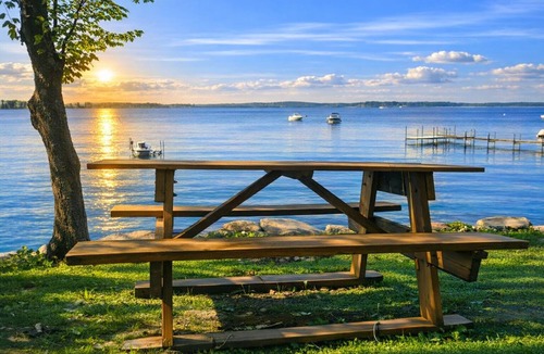 Malletts Bay Cottage | Causeway Bike Path steps away with Water access and Kayaks.