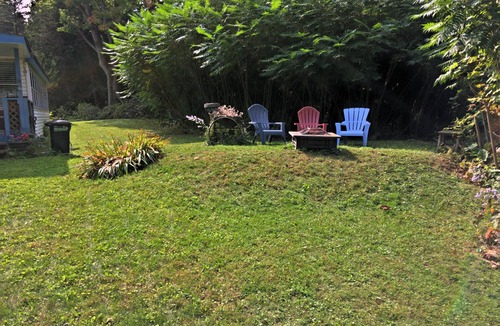 Malletts Bay Cottage | Causeway Bike Path steps away with Water access and Kayaks.