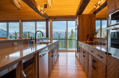 Crested Butte House | CB Luxury Retreat: 70 Acres, Epic Views, Hot Tub, En-Suites, 10 Min to Town