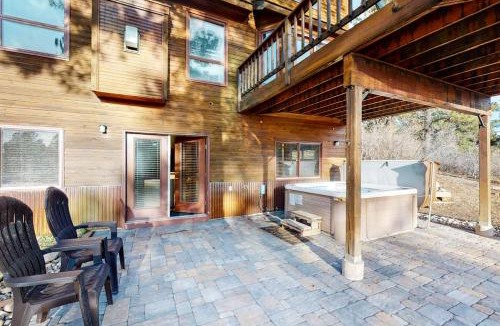 Twin Creek Village House | Cedar Ridge Cabin