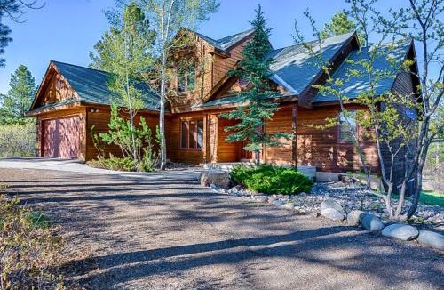 Twin Creek Village House | Cedar Ridge Cabin