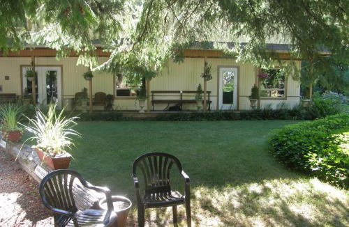 Port Alberni Bed & Breakfast | Cedar Wood Lodge Bed & Breakfast Inn