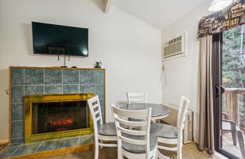 West Bridgewater Hotel | Cedarbrook Deluxe Two Bedroom Suite with outdoor heated pool 19110