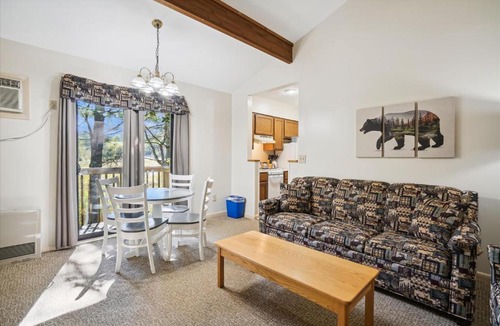 West Bridgewater Apartment | Cedarbrook Queen Suite 103