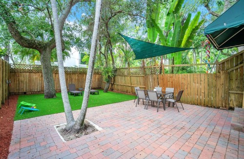Coconut Grove House | Center Grove - Lush & Spacious & New - 3 Bedrooms