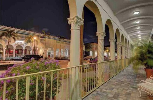 Palm Beach Apartment | center PalmBch/1BR King/poolview/free parking/private Wi-Fi/walkable