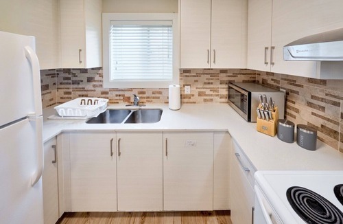 Sunset House | Central Coach house in heart of Vancouver.