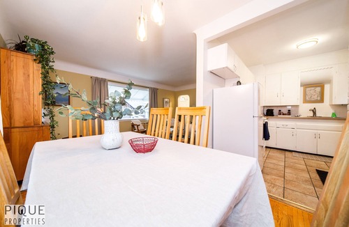 Southwest Edmonton House | Central Cozy Home - Sleeps 4 - Long Stays - Netflix