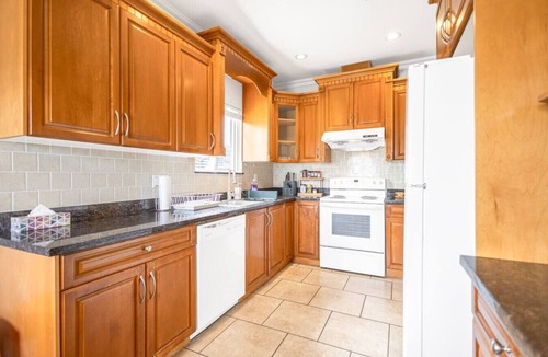 Renfrew-Collingwood House | Central Spacious 3 Br Upstairs