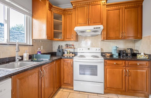 Renfrew-Collingwood House | Central Spacious 3 Br Upstairs