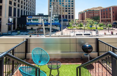 Downtown Edmonton Apartment | Central Station Vivid Loft:Balcony|LRT|Near Rogers